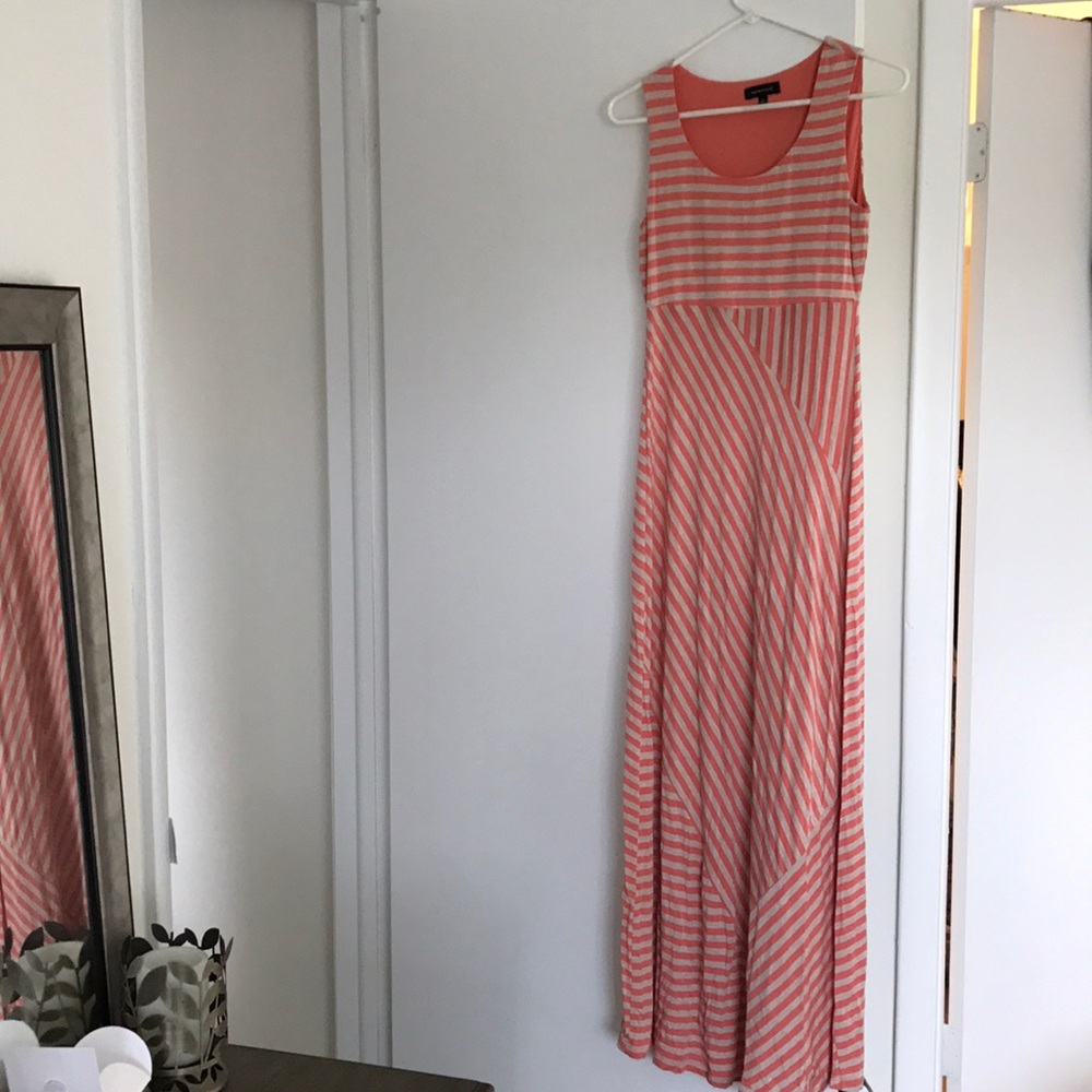 NWOT Lovely Long Dress!💐